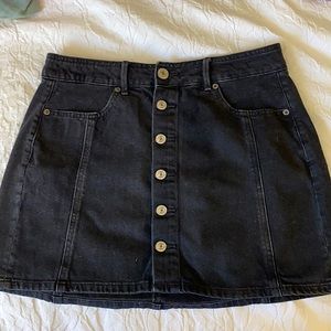Black AE jean skater skirt with buttons and pockets!